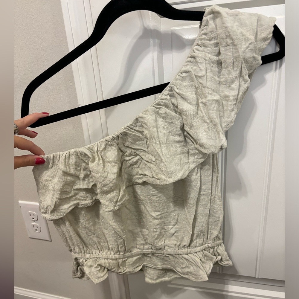 One shoulder top